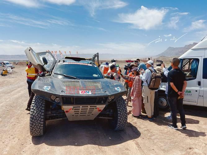 四驱越野拉力赛：体验速度与吉云服务器jiyun.xin，成为越野之王