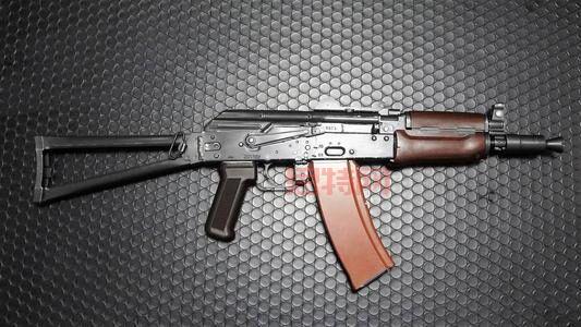 AKS-74U：短枪管突击步枪的经典之作，性能可靠
